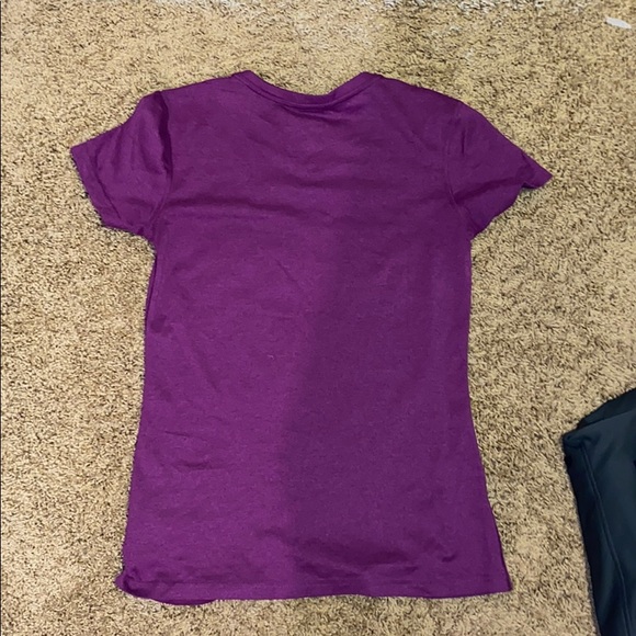 Nike workout shirt - Picture 3 of 3